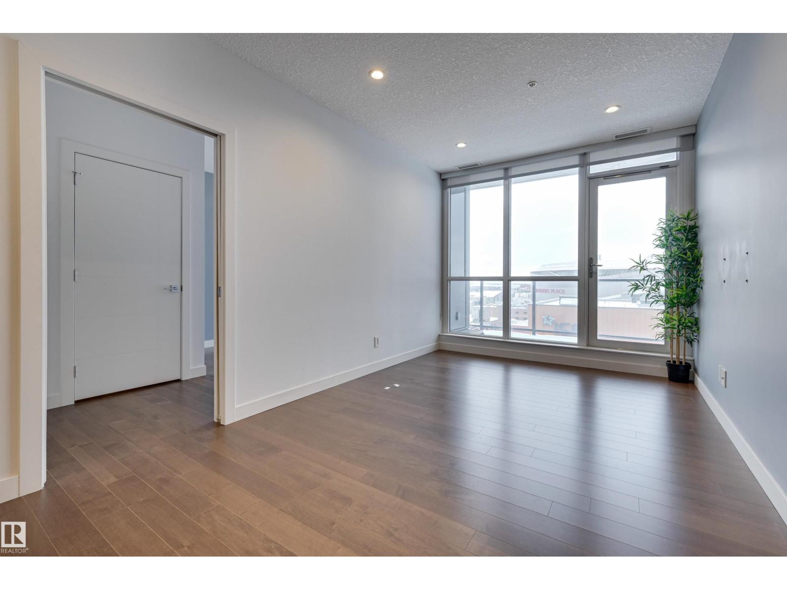 #806 10238 103 ST NW