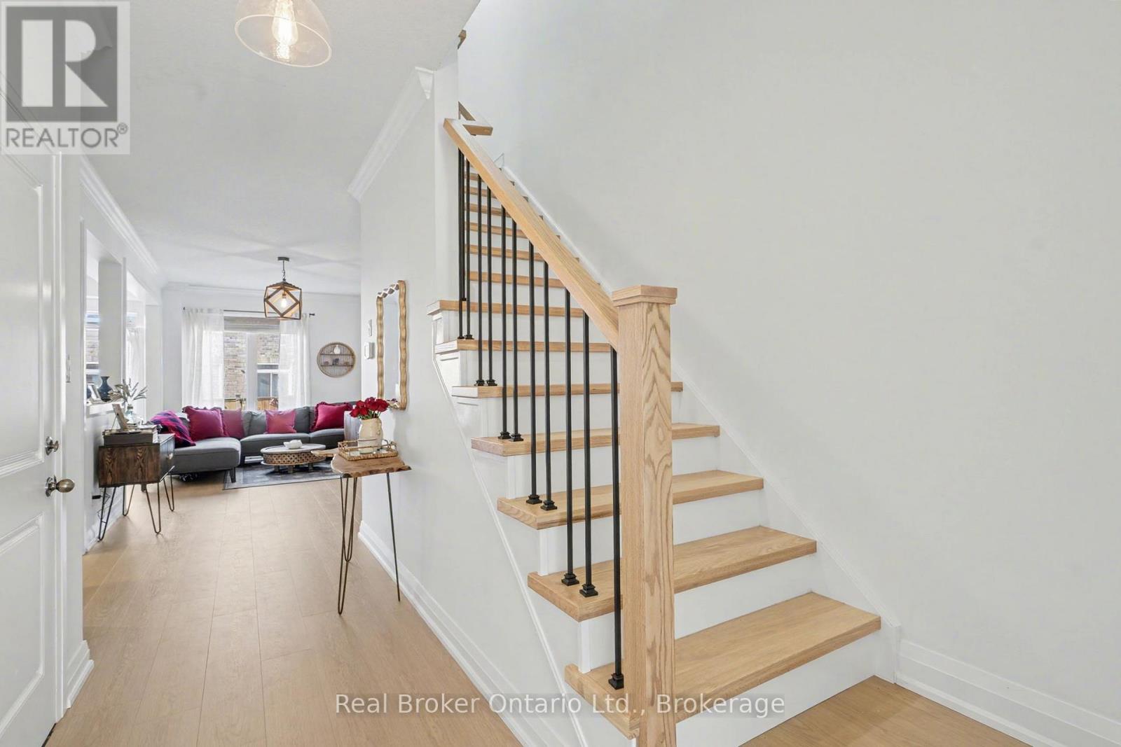 18 - 45 SEABREEZE CRESCENT