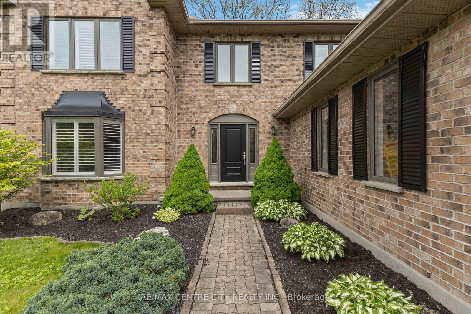 83 BRACEBRIDGE COURT