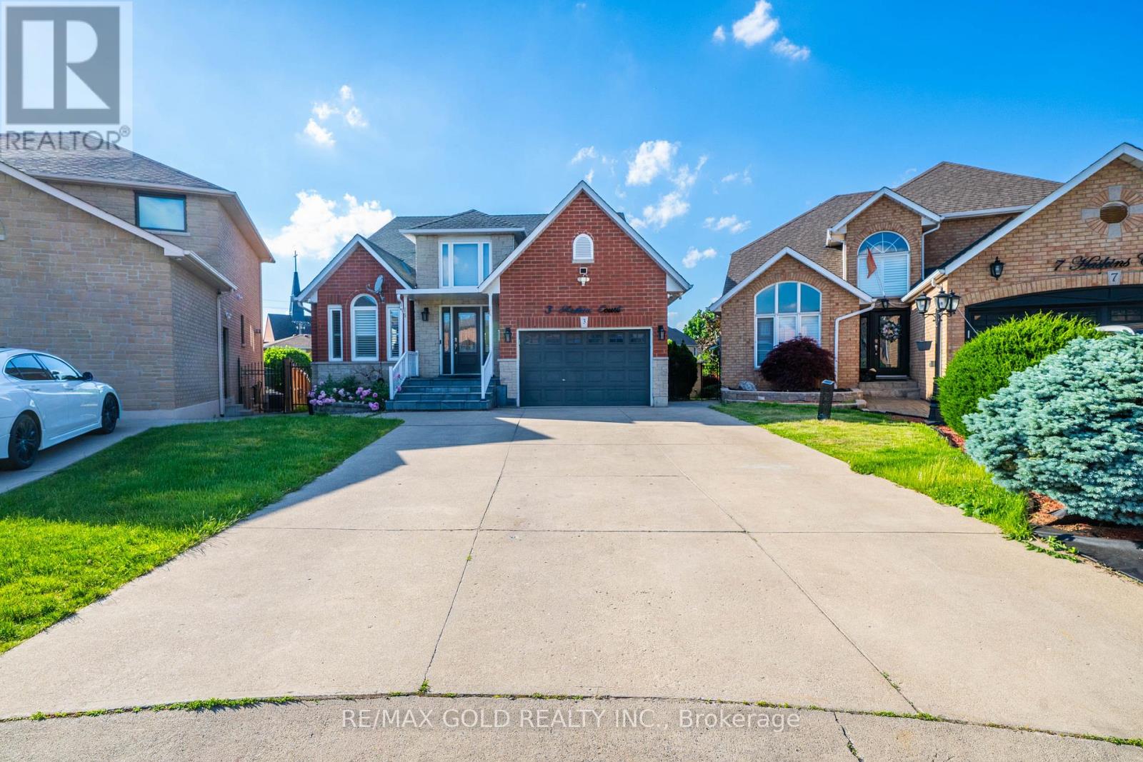 Photo 1 of 49 — 3 HASKINS COURT, Hamilton (Red Hill), ON L8K6R1