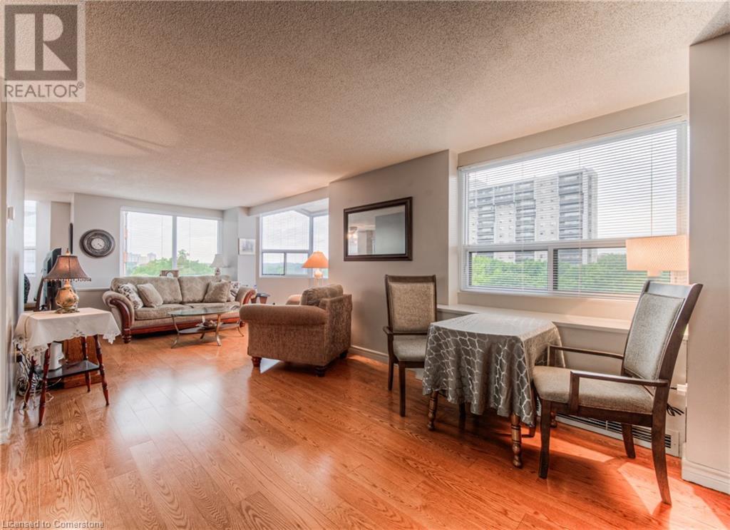 20 ELLEN Street E Unit# 611