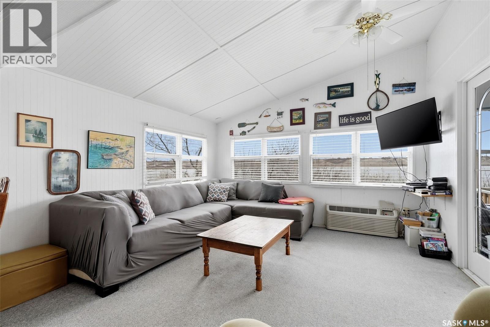 Photo 1 of 34 — 57 Sebolt BAY, Lumsden Beach, SK S4S4C0