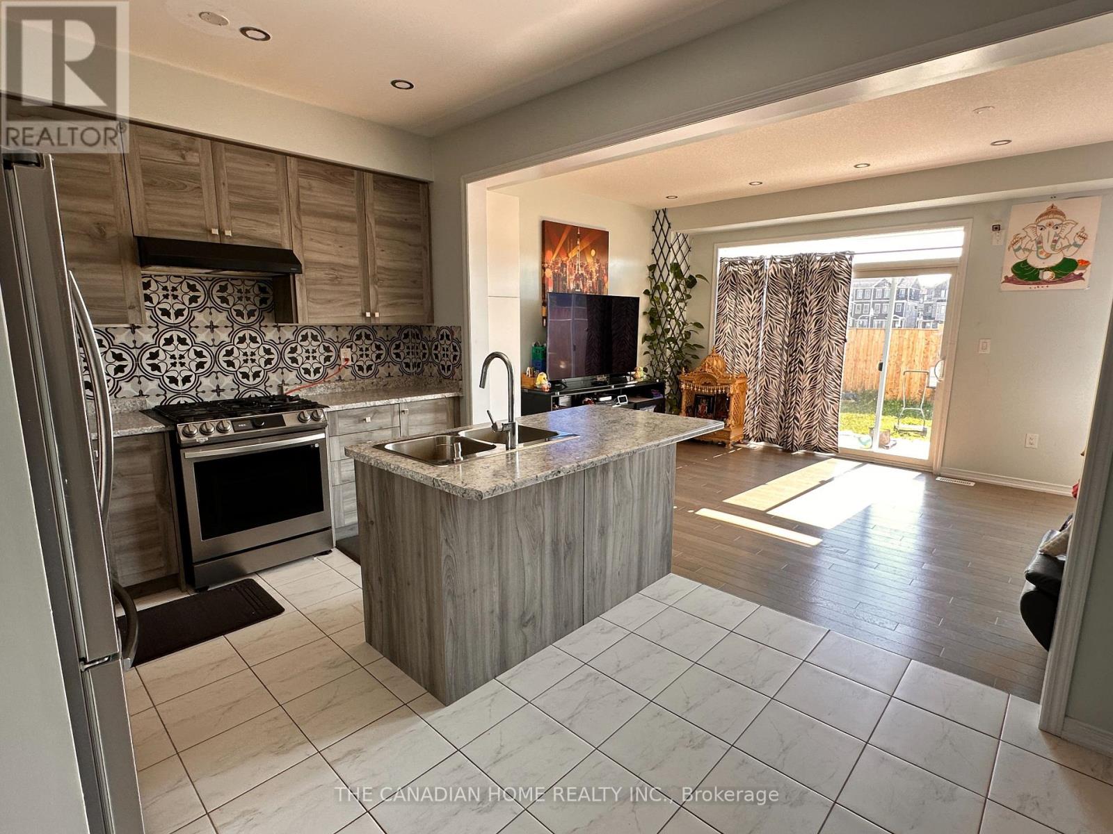 22 LEGACY LANE