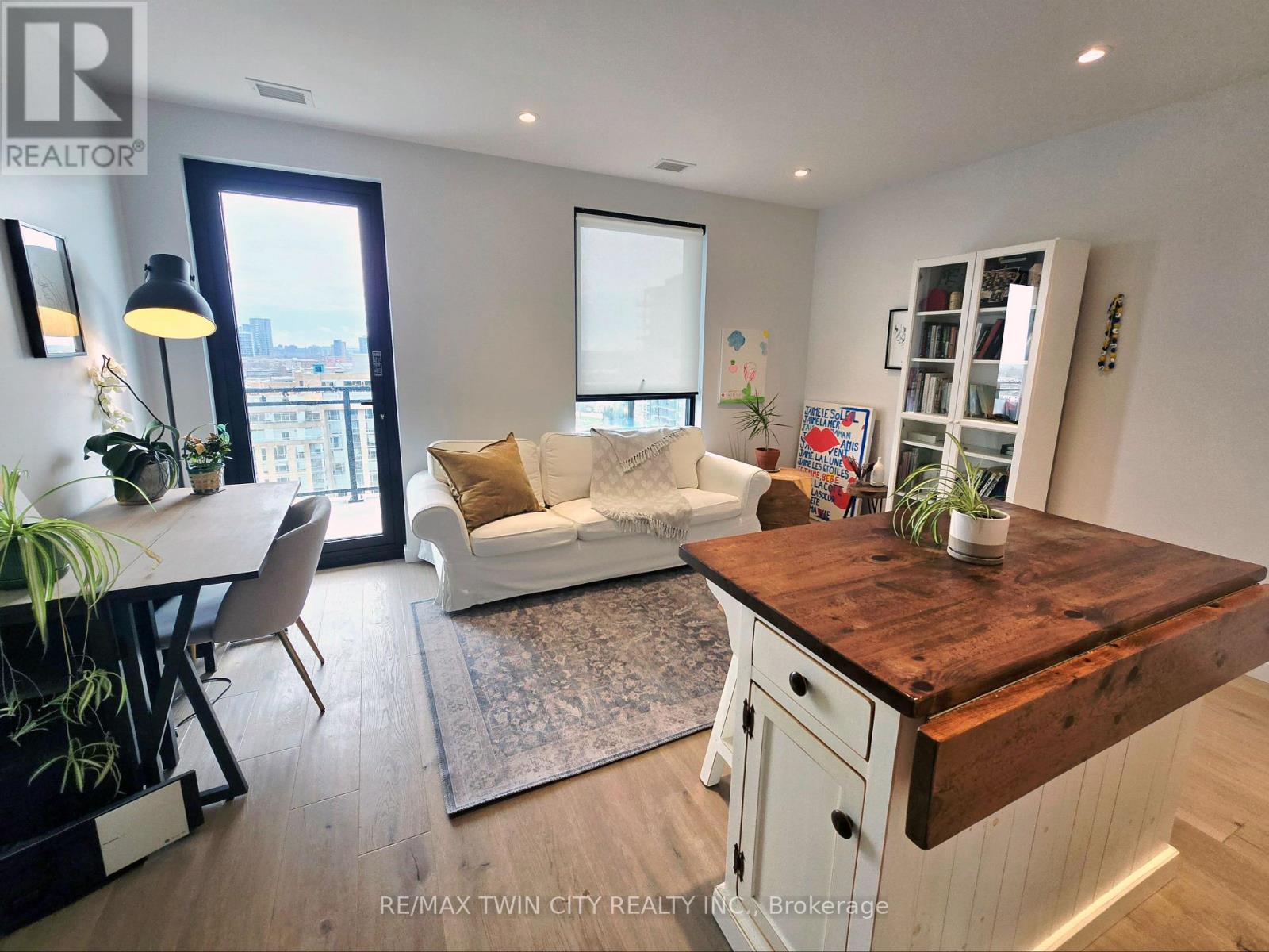 1812 - 181 KING STREET S