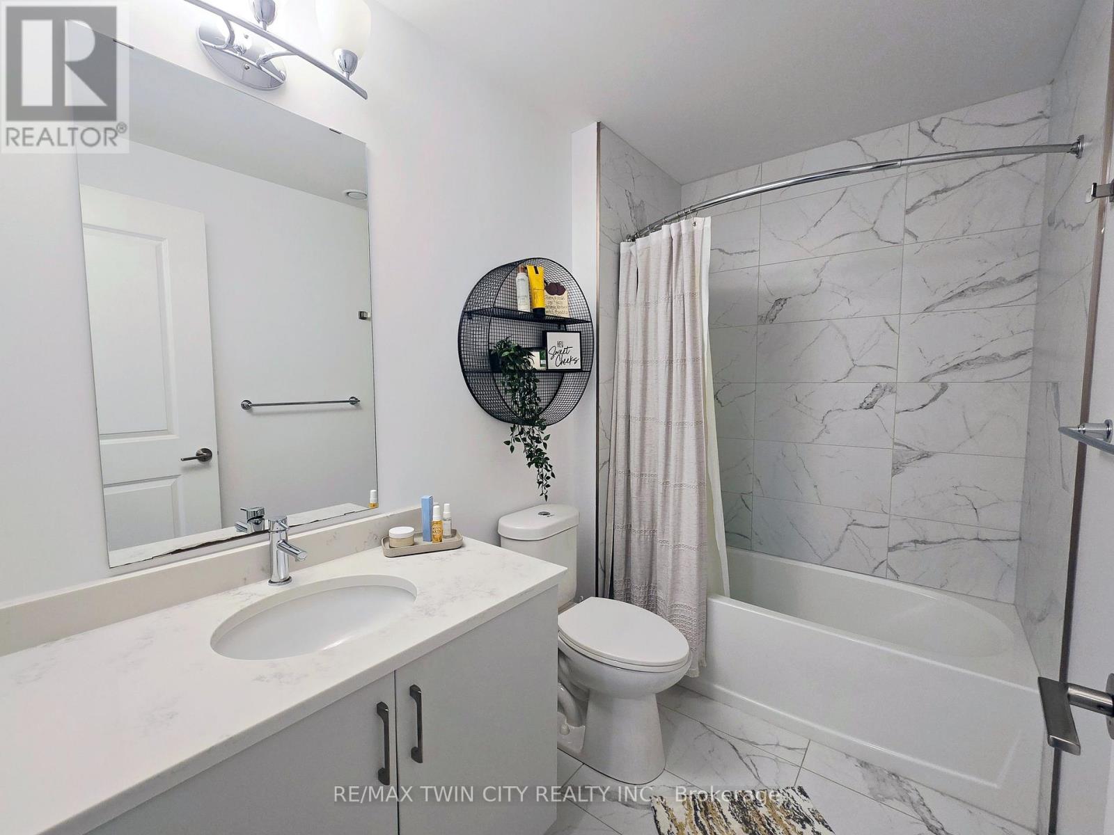 1812 - 181 KING STREET S