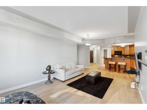 #402 9020 JASPER AV NW Edmonton AB T5H3S8