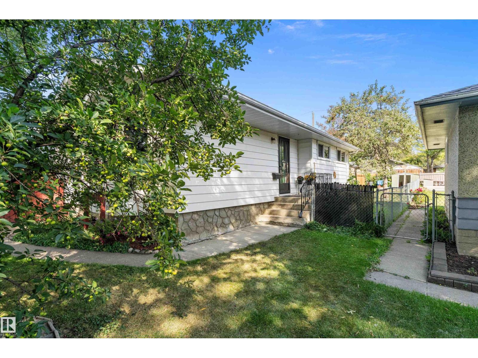 12131 52 ST NW