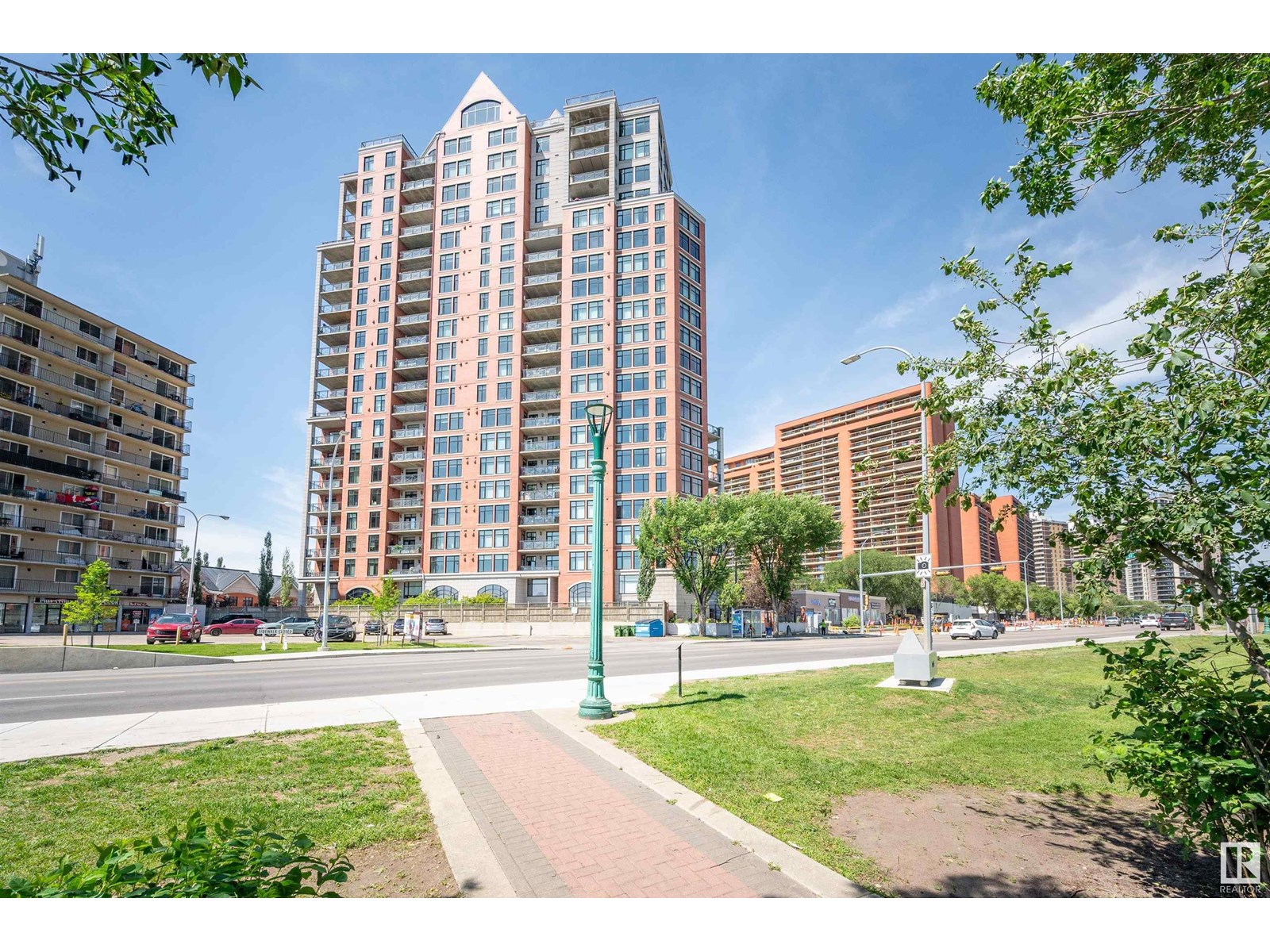 #706 9020 JASPER AV NW