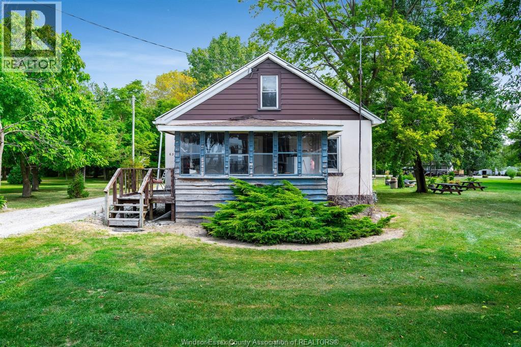 633 Point Pelee DRIVE