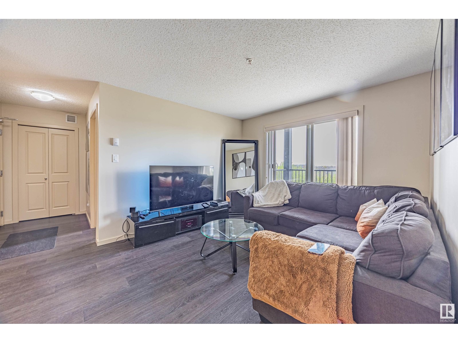 #329 504 Albany WY NW