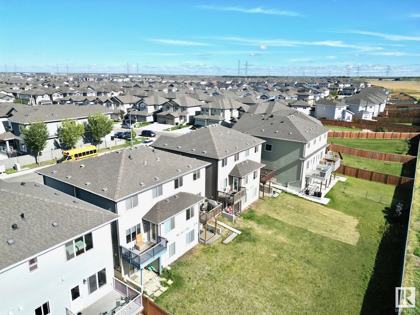 3117 11 AV NW