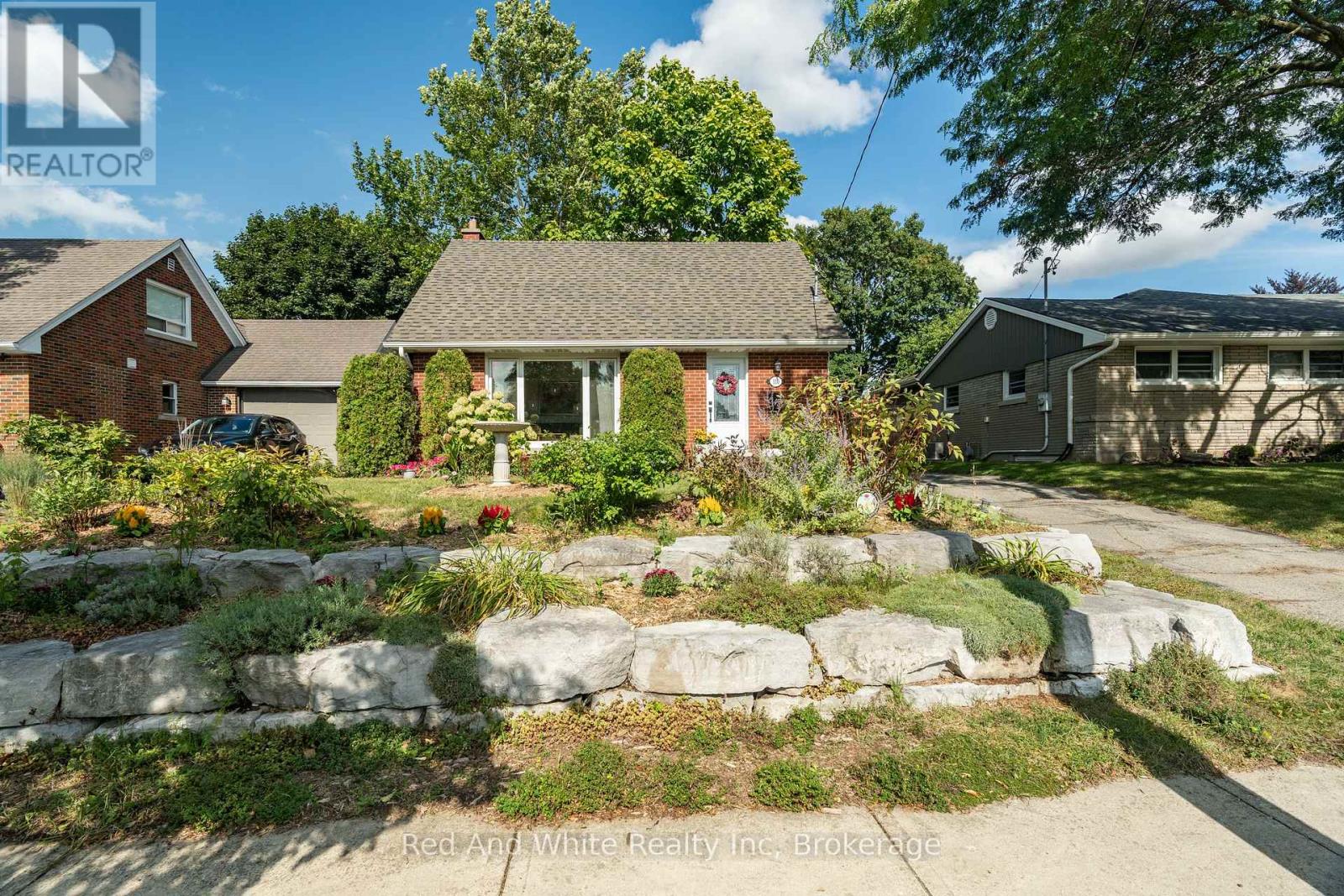 110 ELLIS CRESCENT S