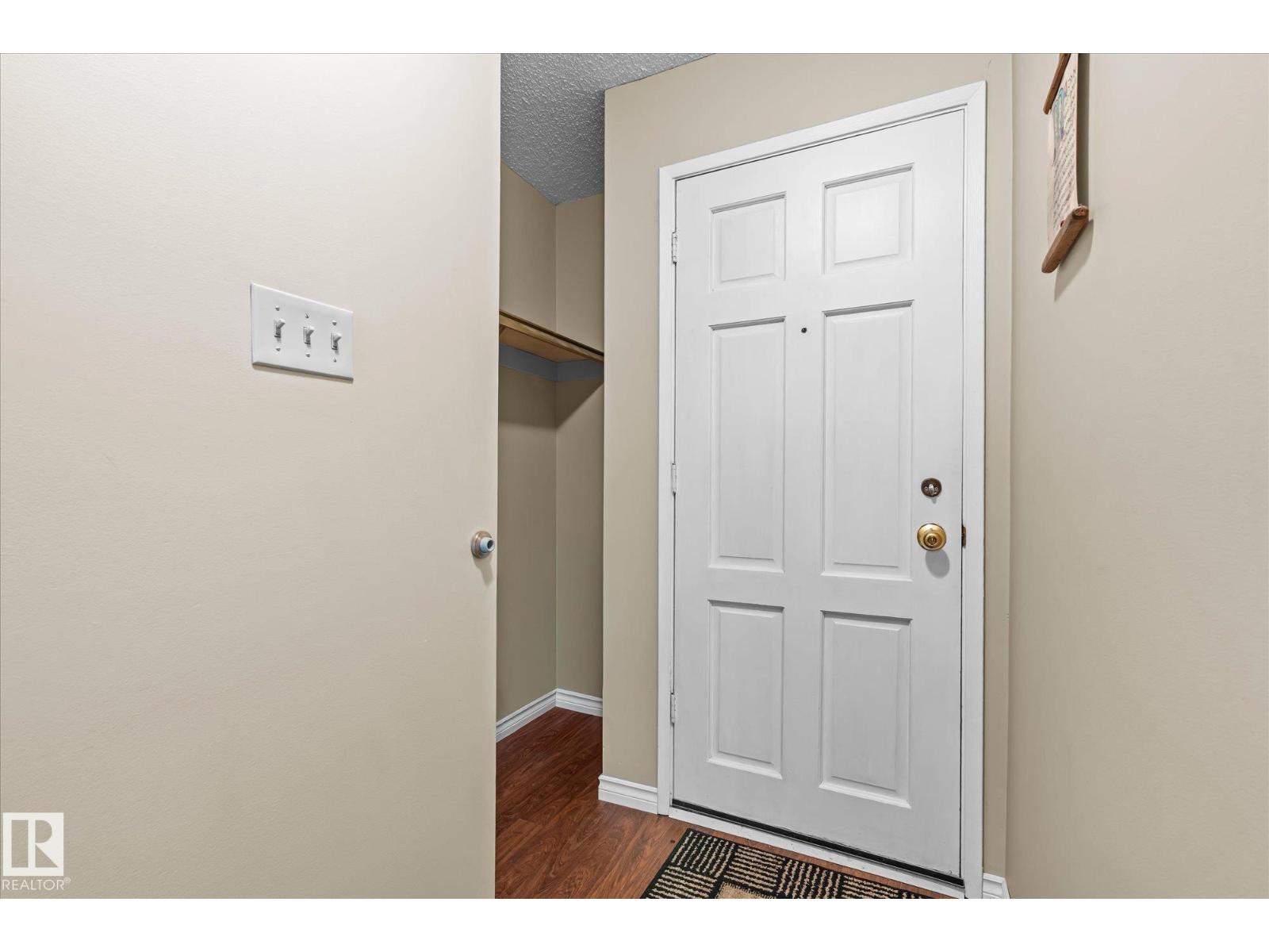 60 WOODHAVEN DR