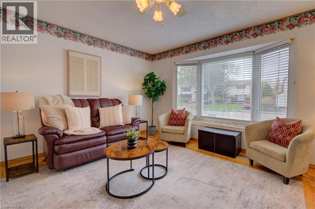 19 WHITE OWL Crescent