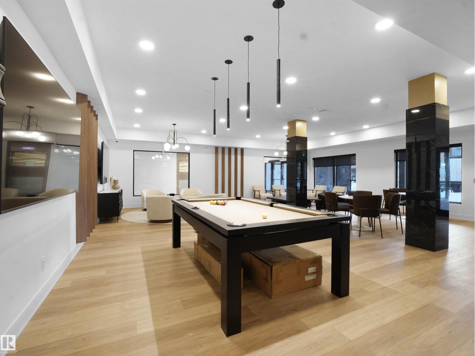 #402 7459 MAY COMMON NW