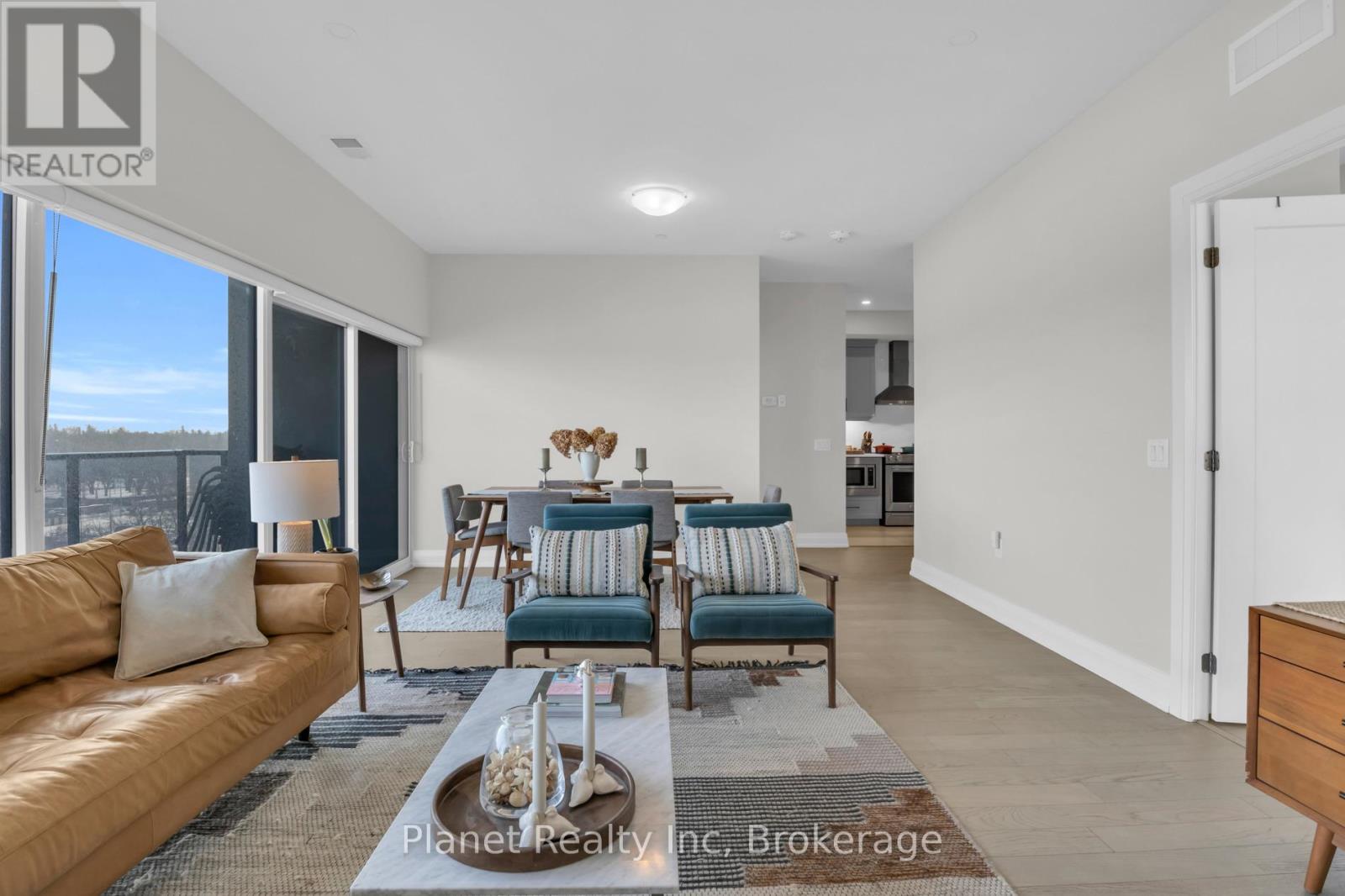 712 - 71 WYNDHAM STREET S