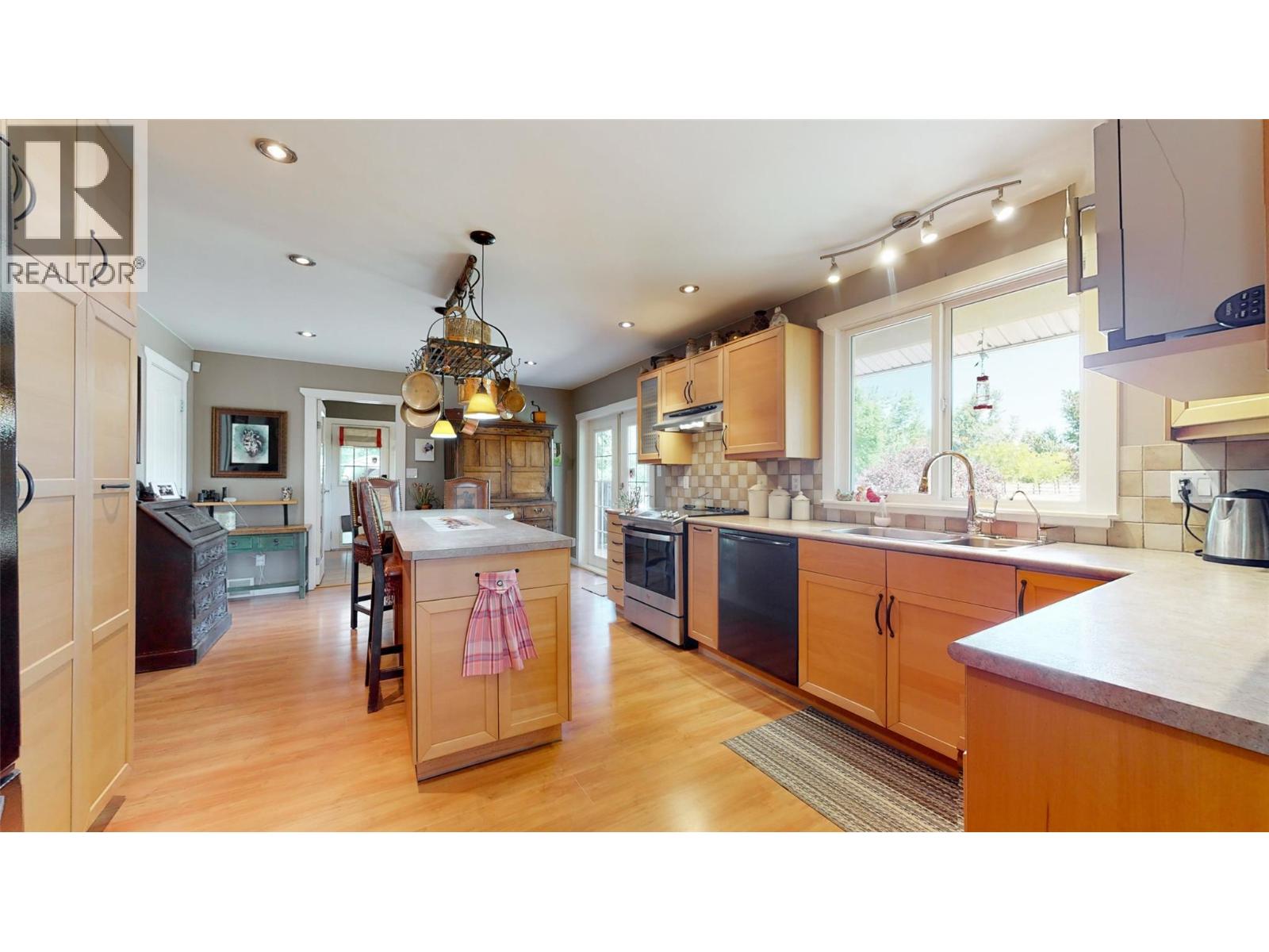 205 GREASEWOOD Avenue