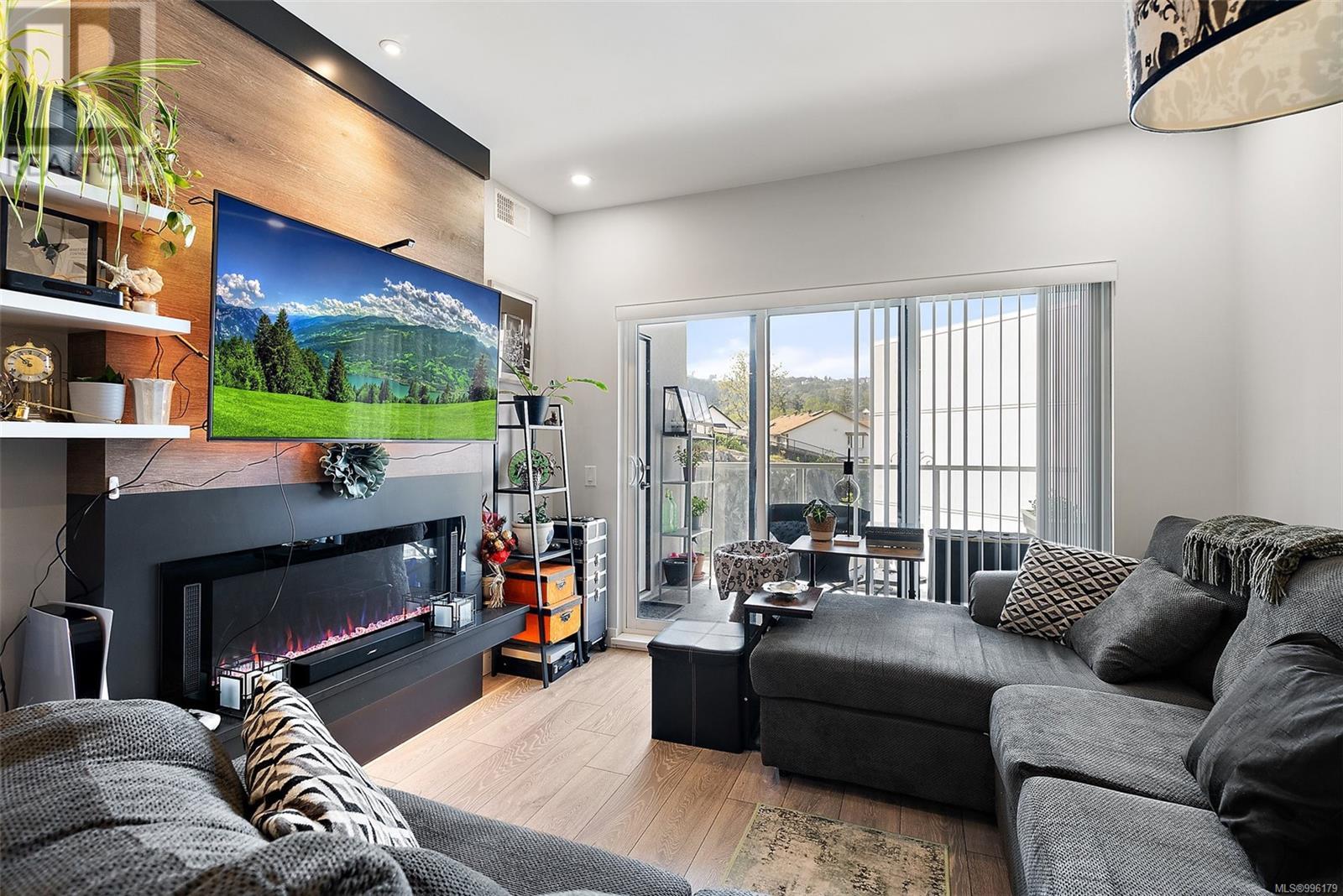 303 950 WHIRLAWAY Cres
