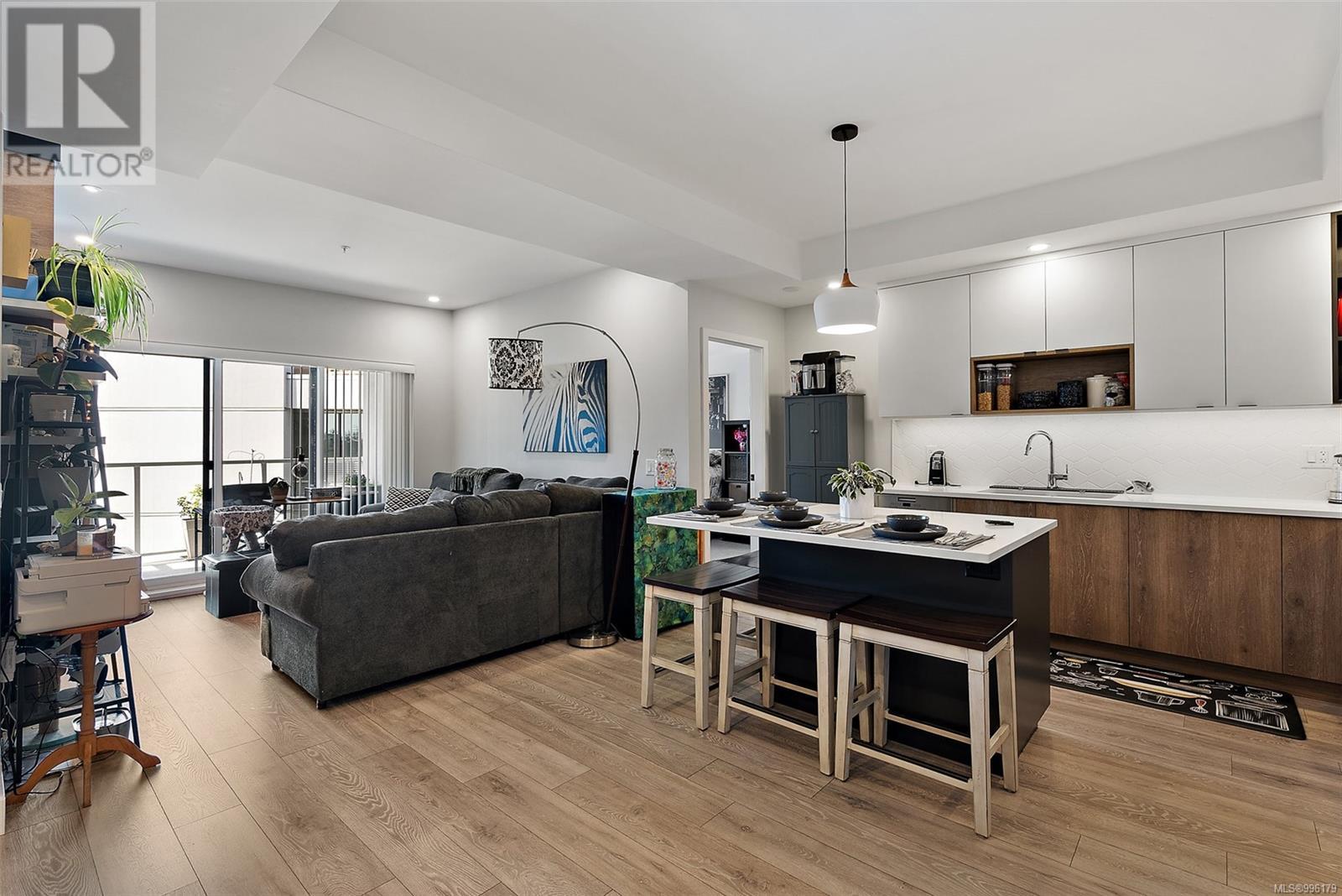 303 950 WHIRLAWAY Cres