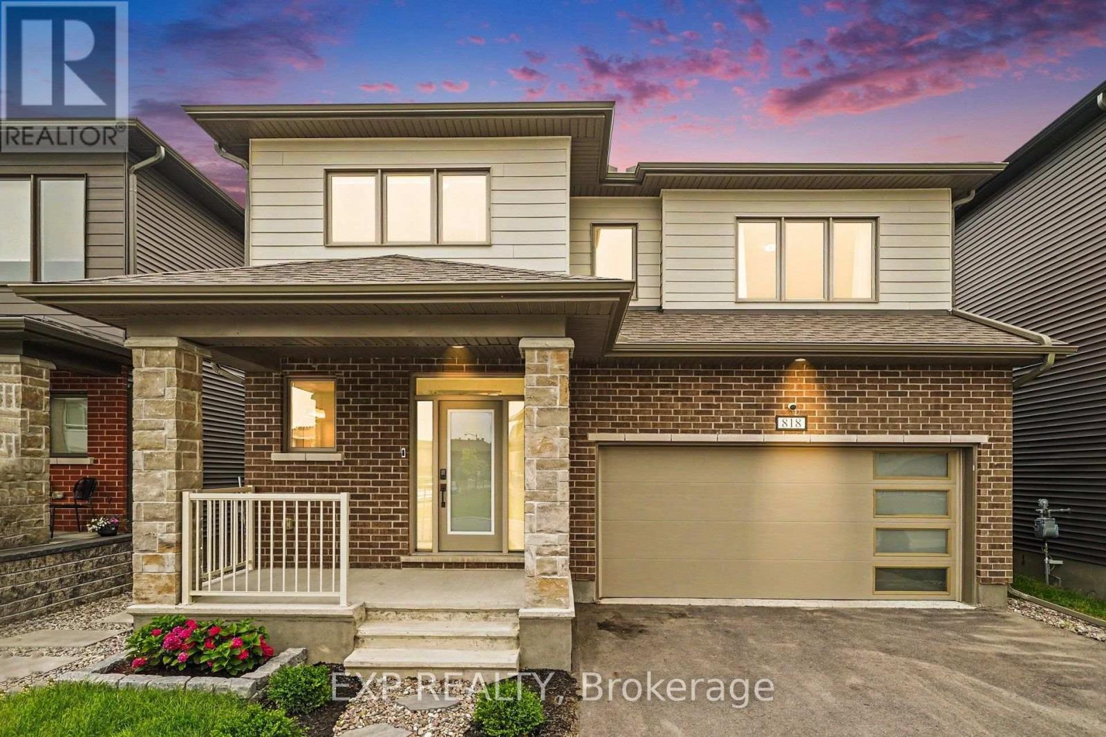 Photo 1 of 40 — 818 CROSSGATE STREET, Ottawa, ON K2J7E3