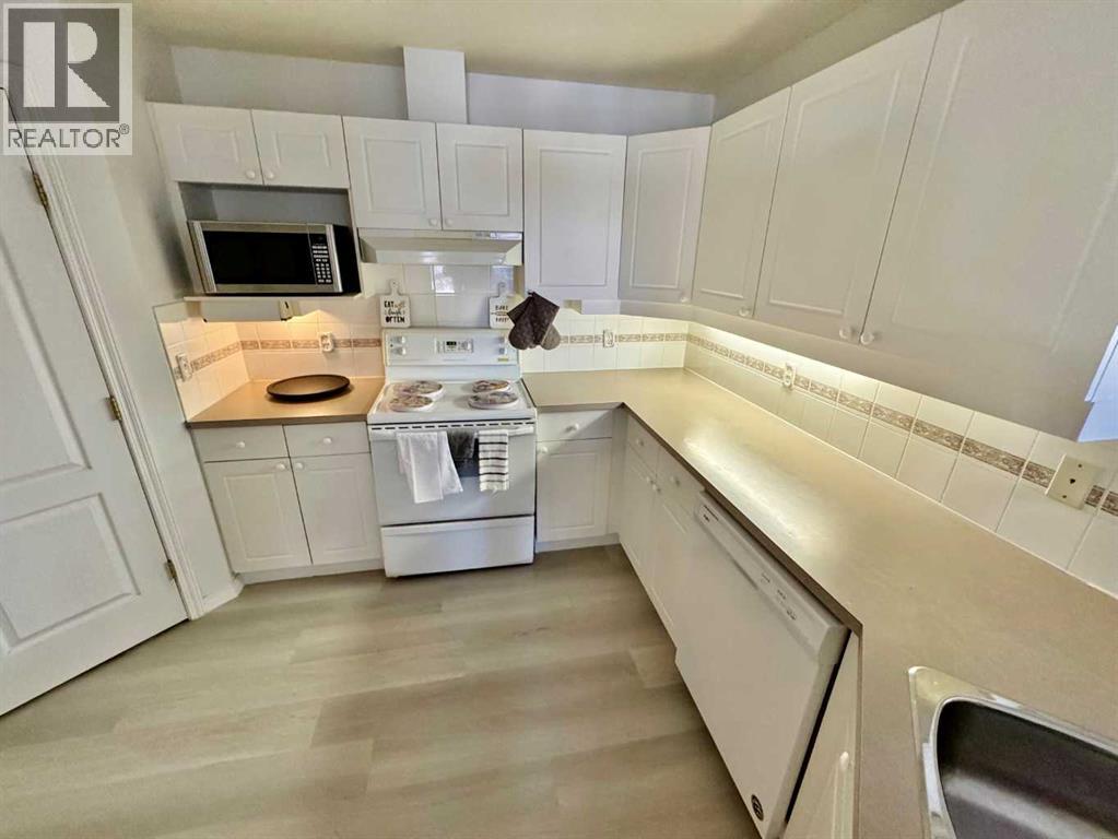 210, 4507 45 Street SW