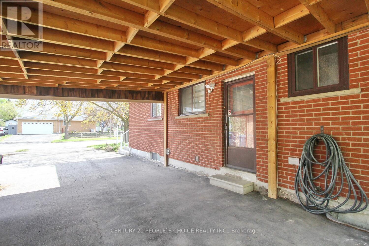 6 MIDHURST DRIVE
