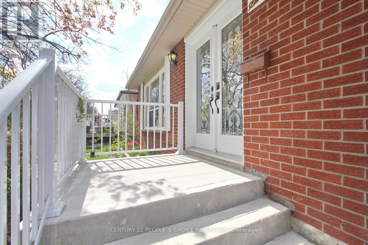 6 MIDHURST DRIVE