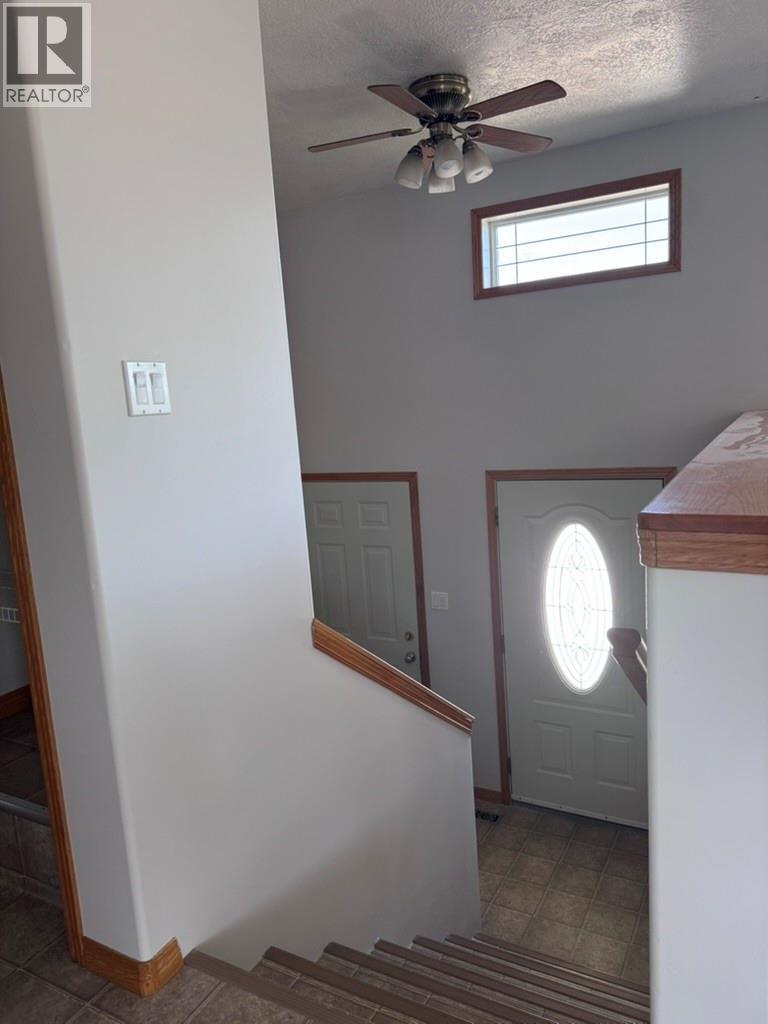 1832 Willowbrook Crescent