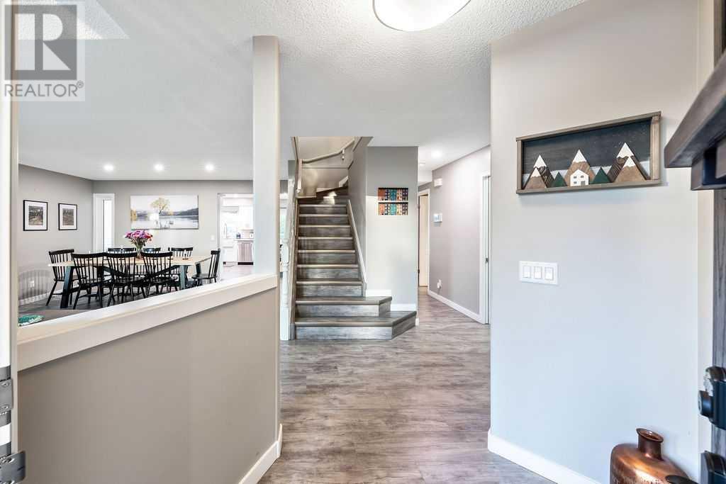212 Sandalwood Place NW