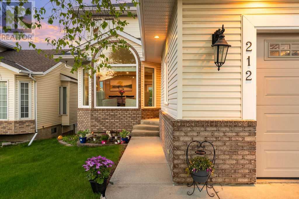 212 Sandalwood Place NW