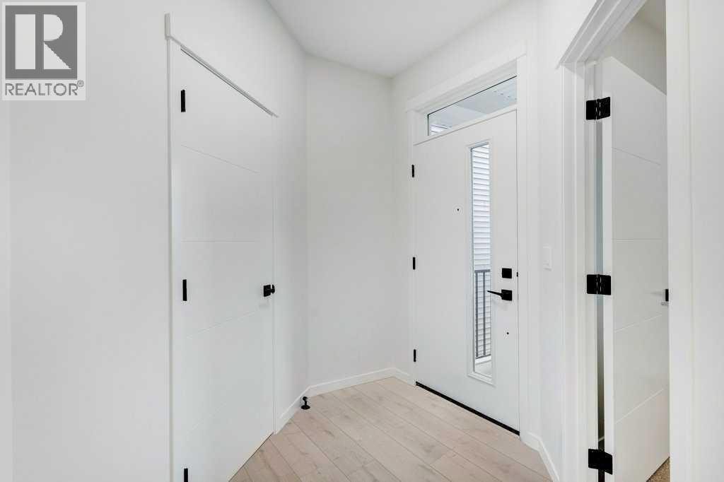 370 Corner Glen Way NE