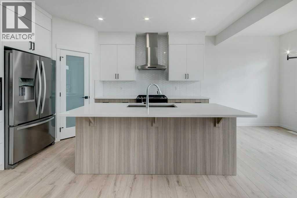 370 Corner Glen Way NE