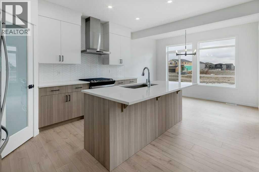 370 Corner Glen Way NE