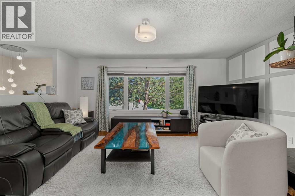 3251 Bearspaw Drive NW