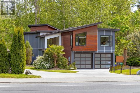 1165 Royal Oak Dr Saanich BC V8X3T7
