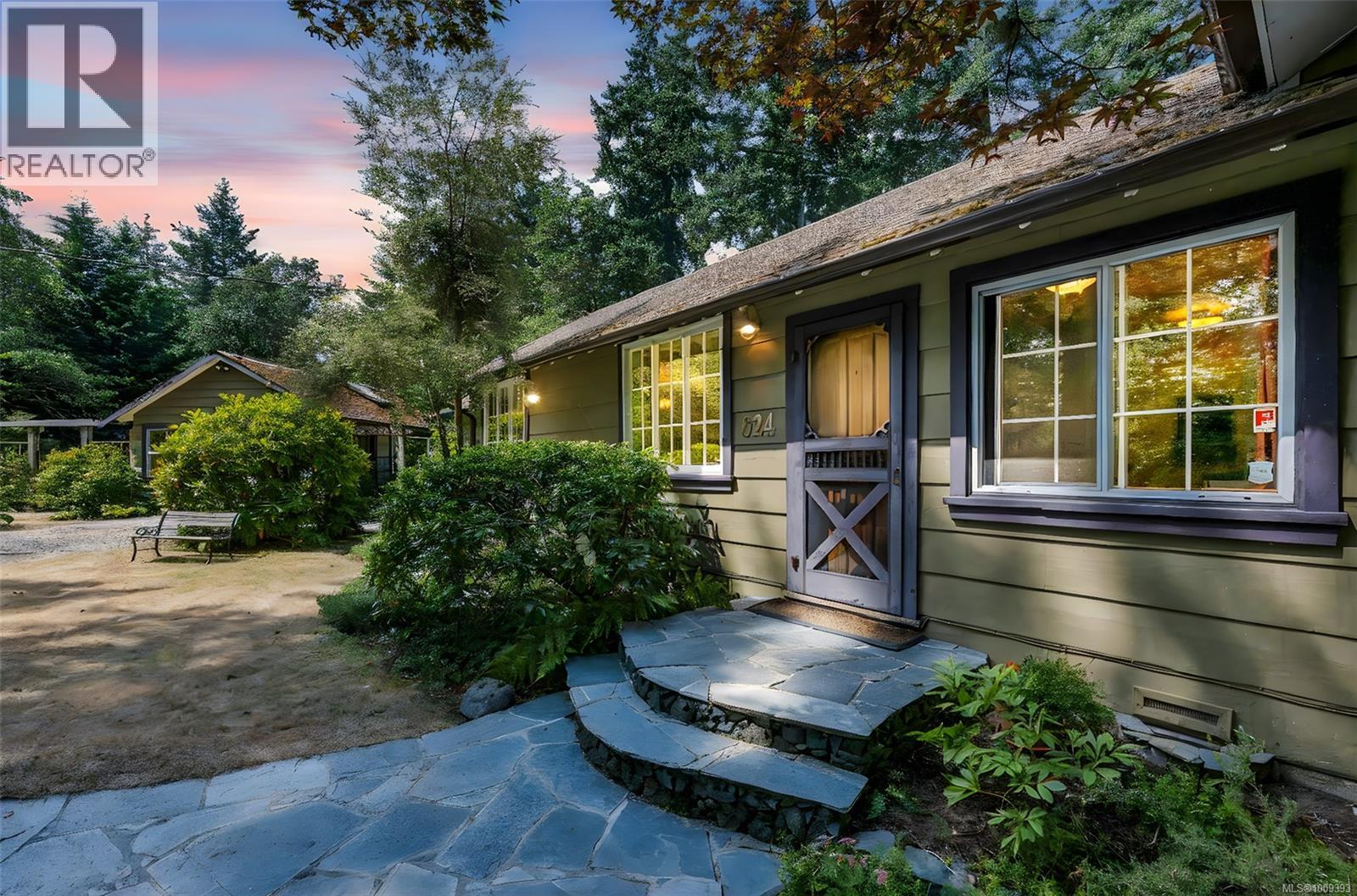 624 Beaver Lake Rd