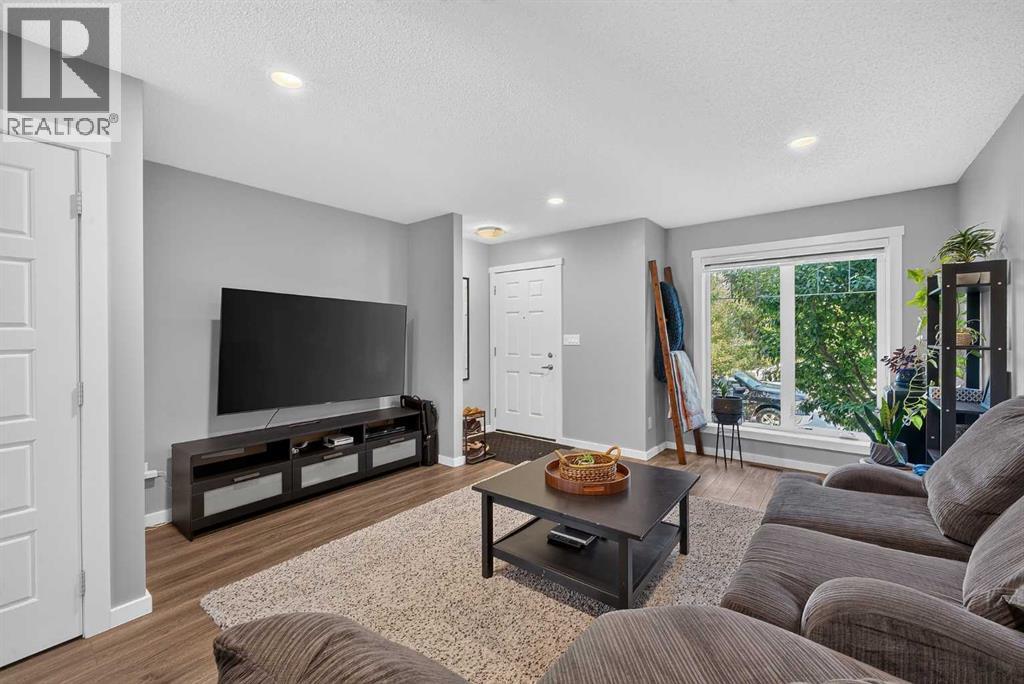 102, 2400 Ravenswood View SE