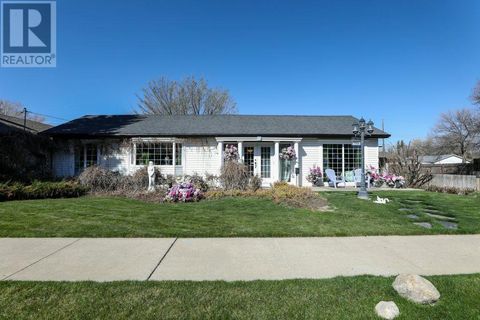 1006 9 Street N Lethbridge AB T1H1Z8