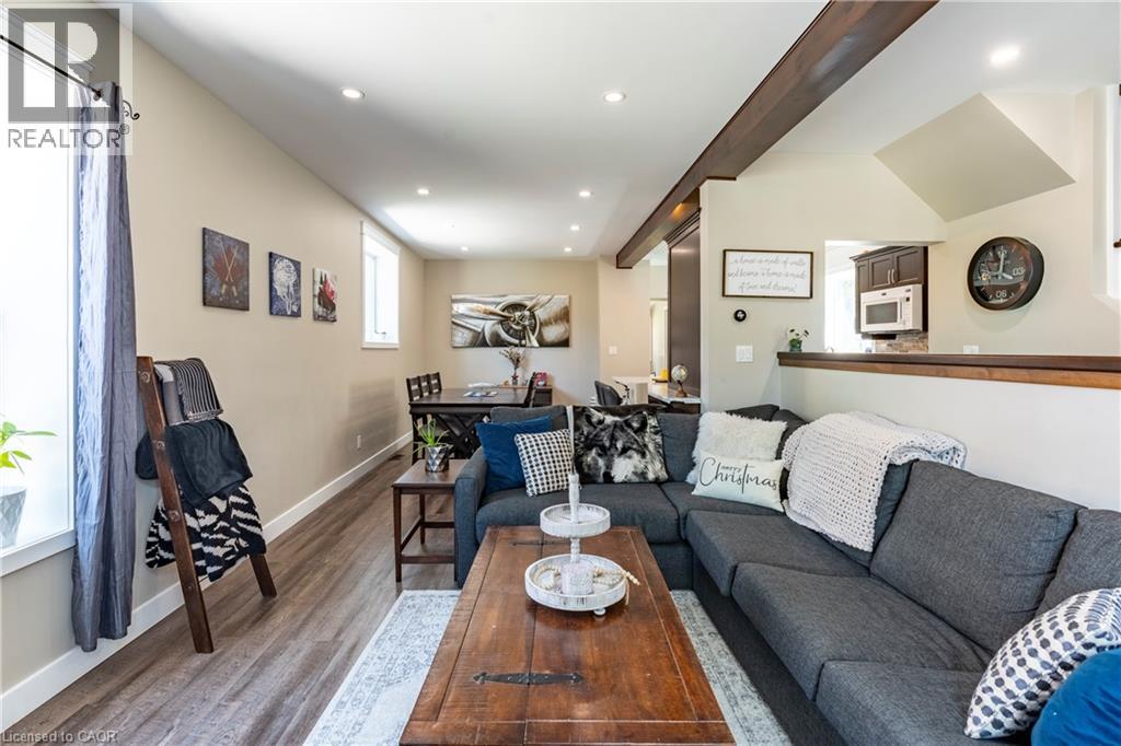 422 LAMBTON Street W