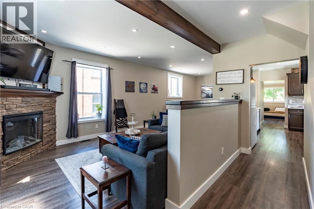 422 LAMBTON Street W