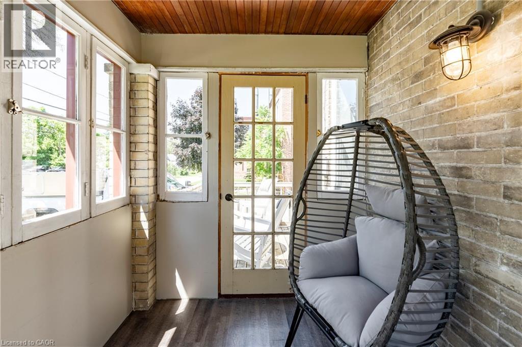 422 LAMBTON Street W