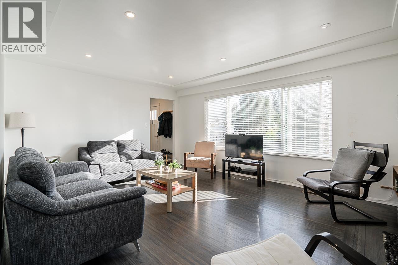 2057 LORRAINE AVENUE