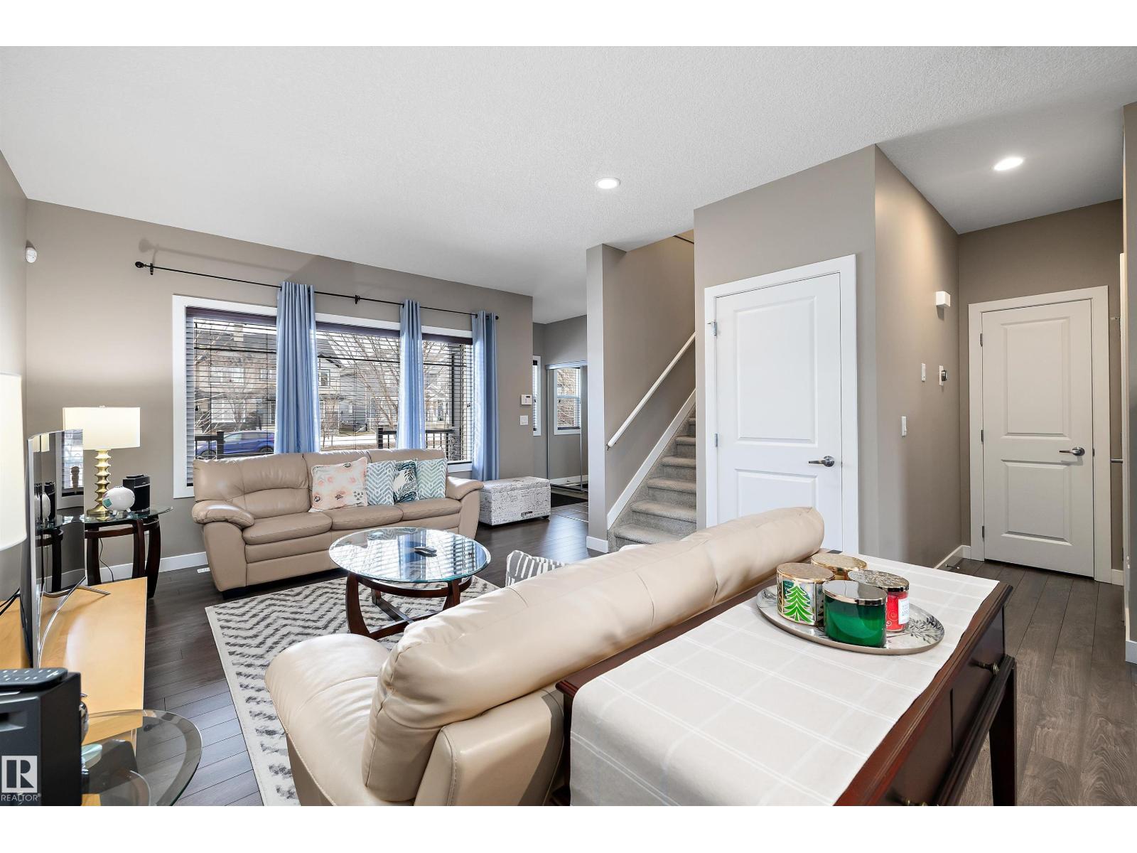 1074 Watt Promenade SW