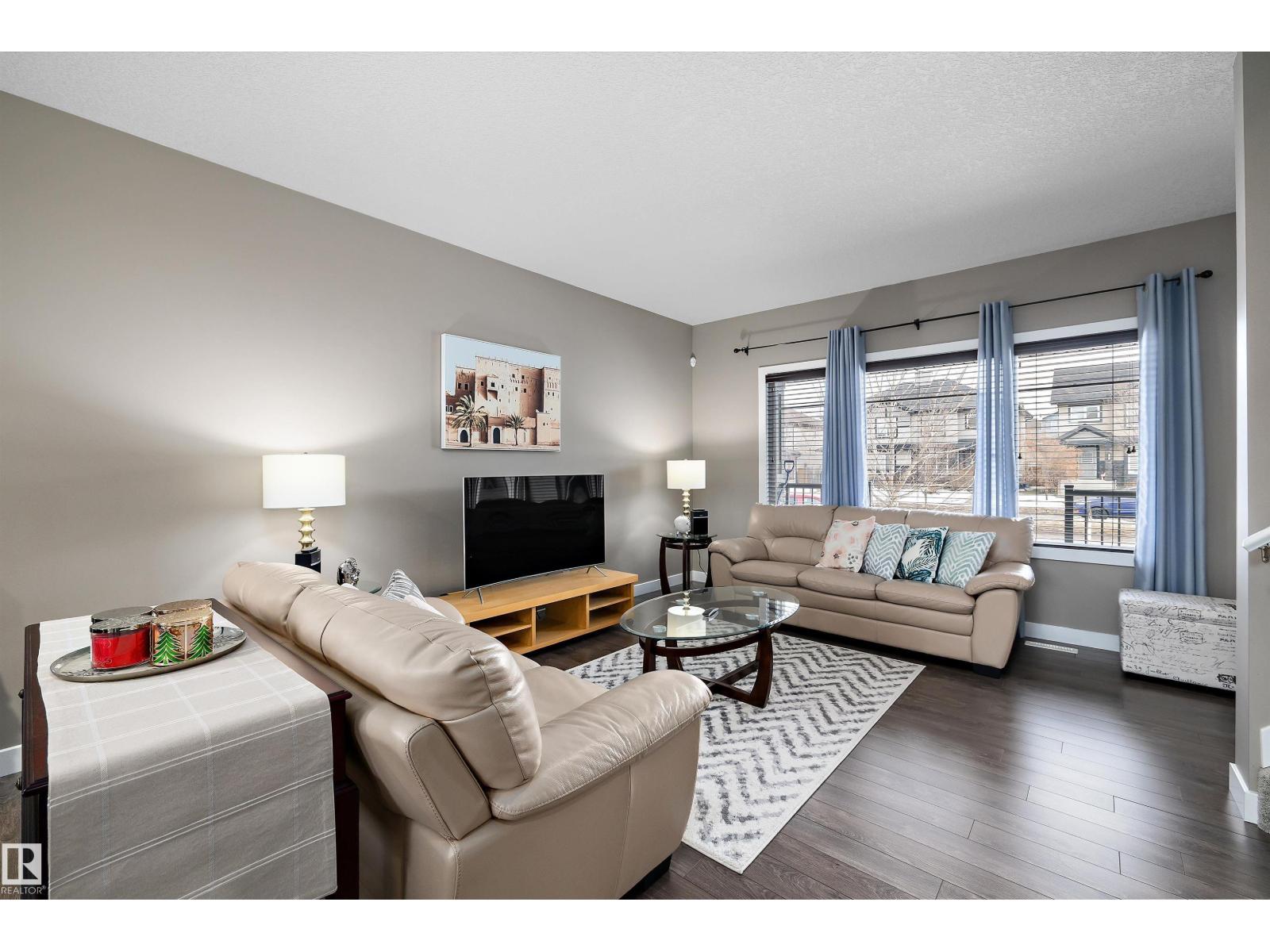 1074 Watt Promenade SW