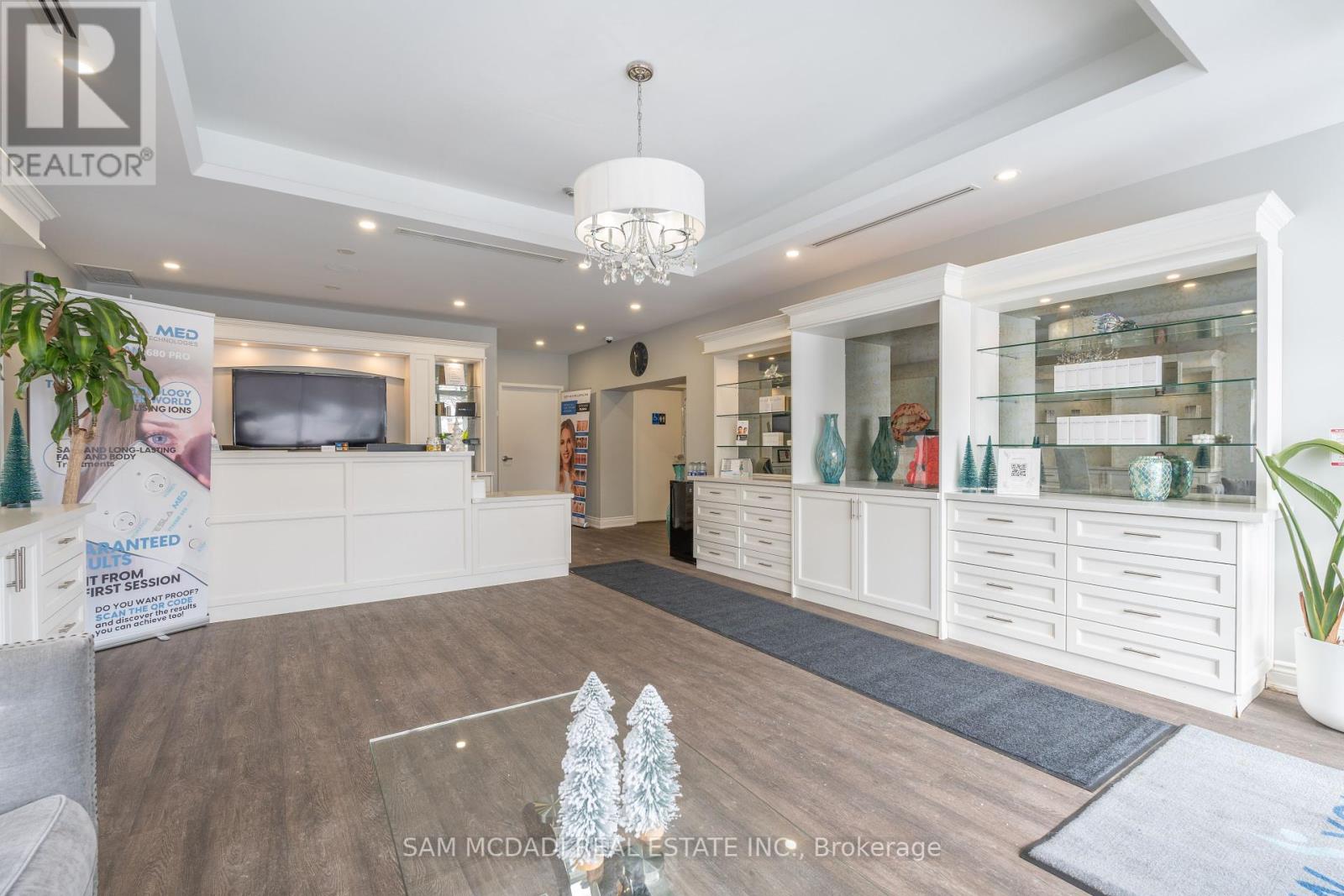1651 LAKESHORE ROAD W