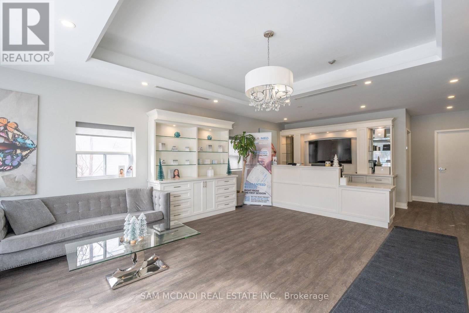 1651 LAKESHORE ROAD W