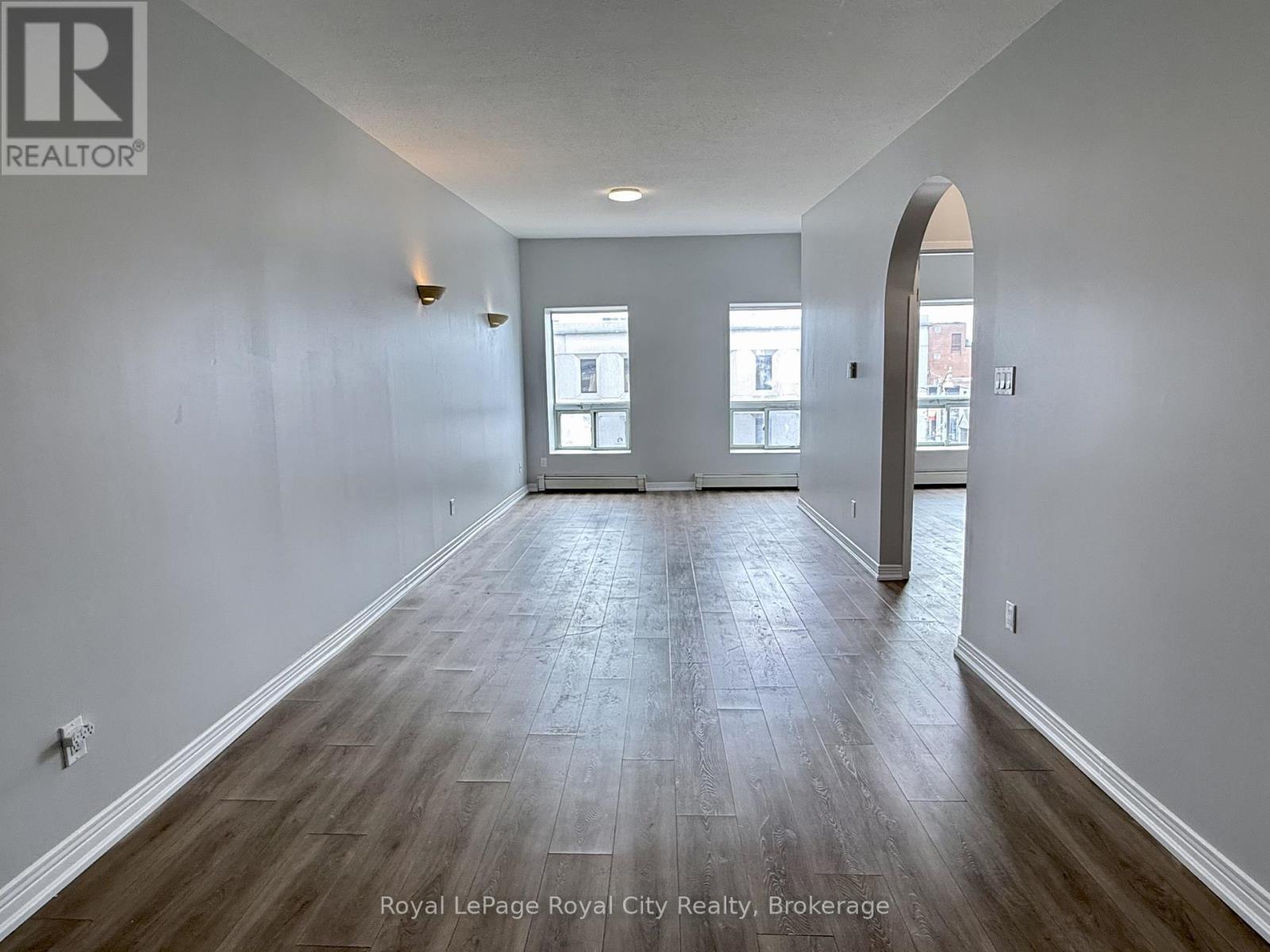 2 - 33 WYNDHAM STREET N