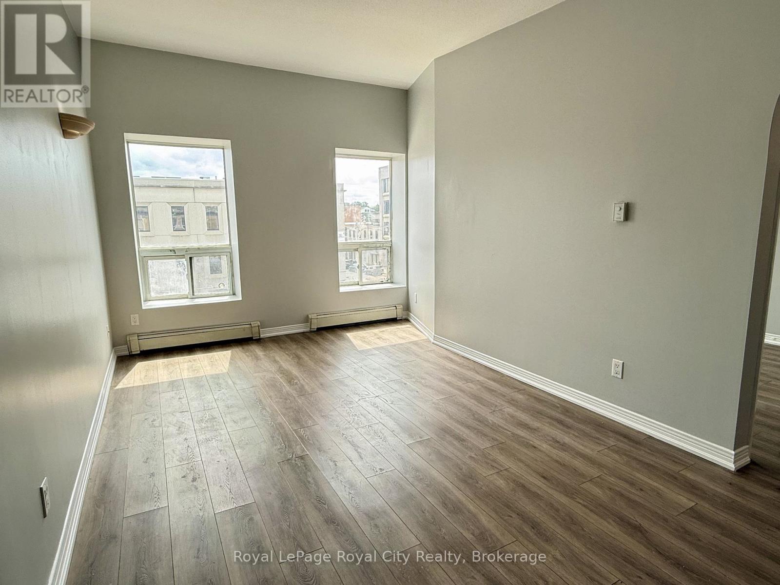 2 - 33 WYNDHAM STREET N