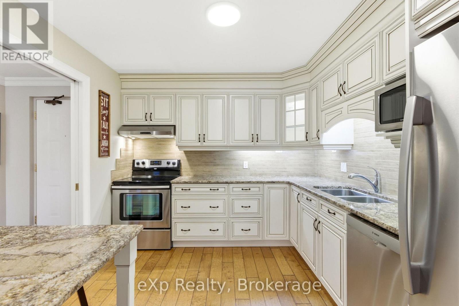 206 - 30 FRONT STREET