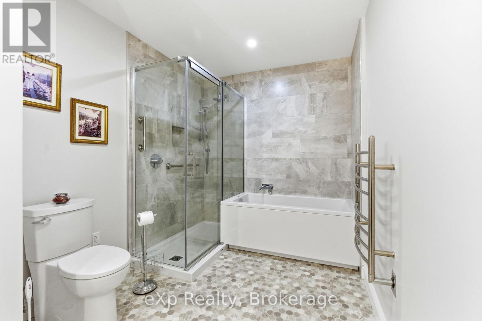 206 - 30 FRONT STREET